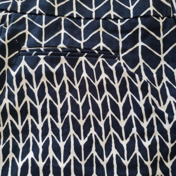 Gap Low Print Shorts Navy blue white shorts,  size 00 Woman’s Shorts Zip… - Picture 2 of 5